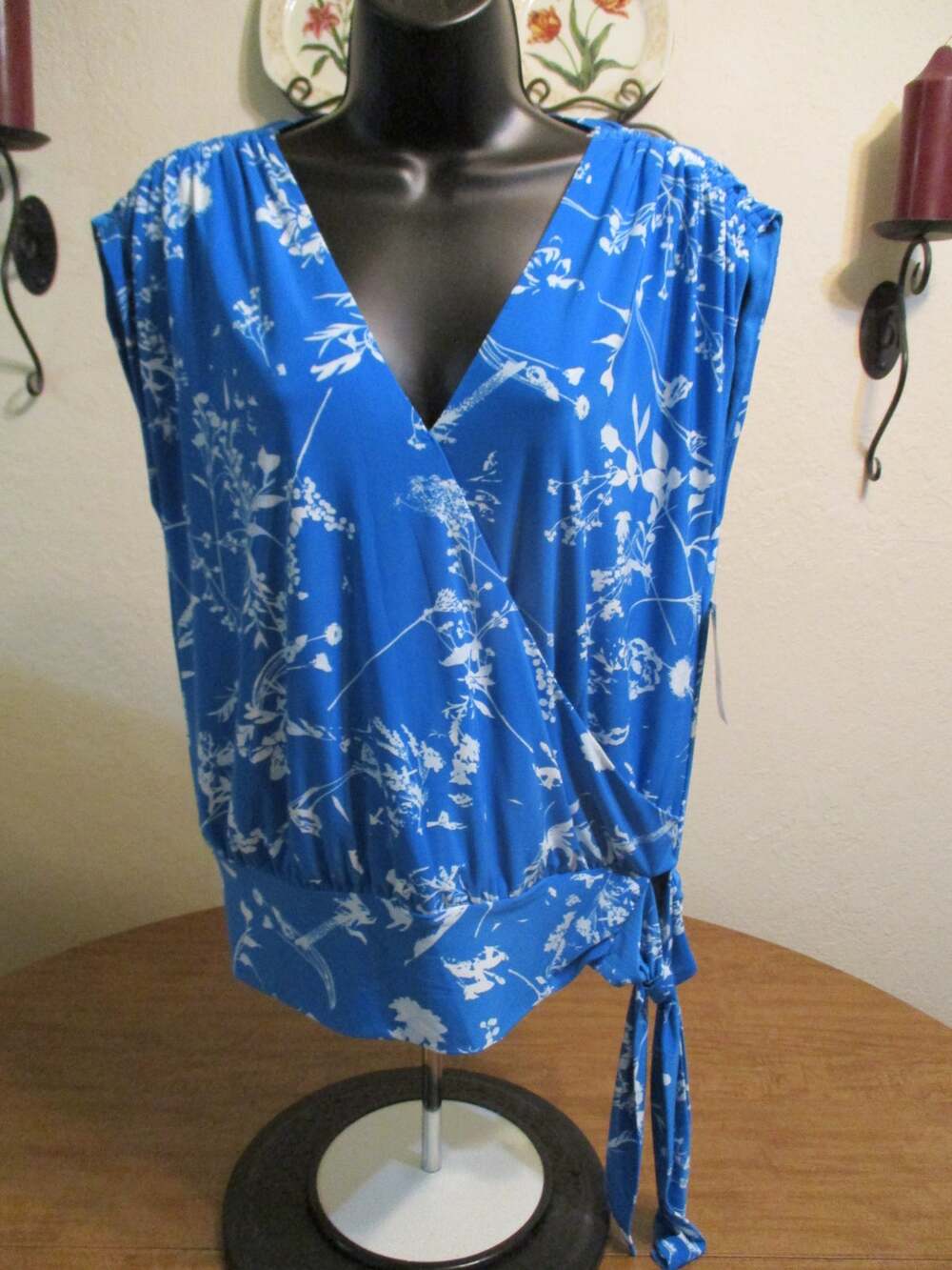 INC INTERNATIONAL CONCEPTS BLUE WHITE SLEEVELESS TOP S